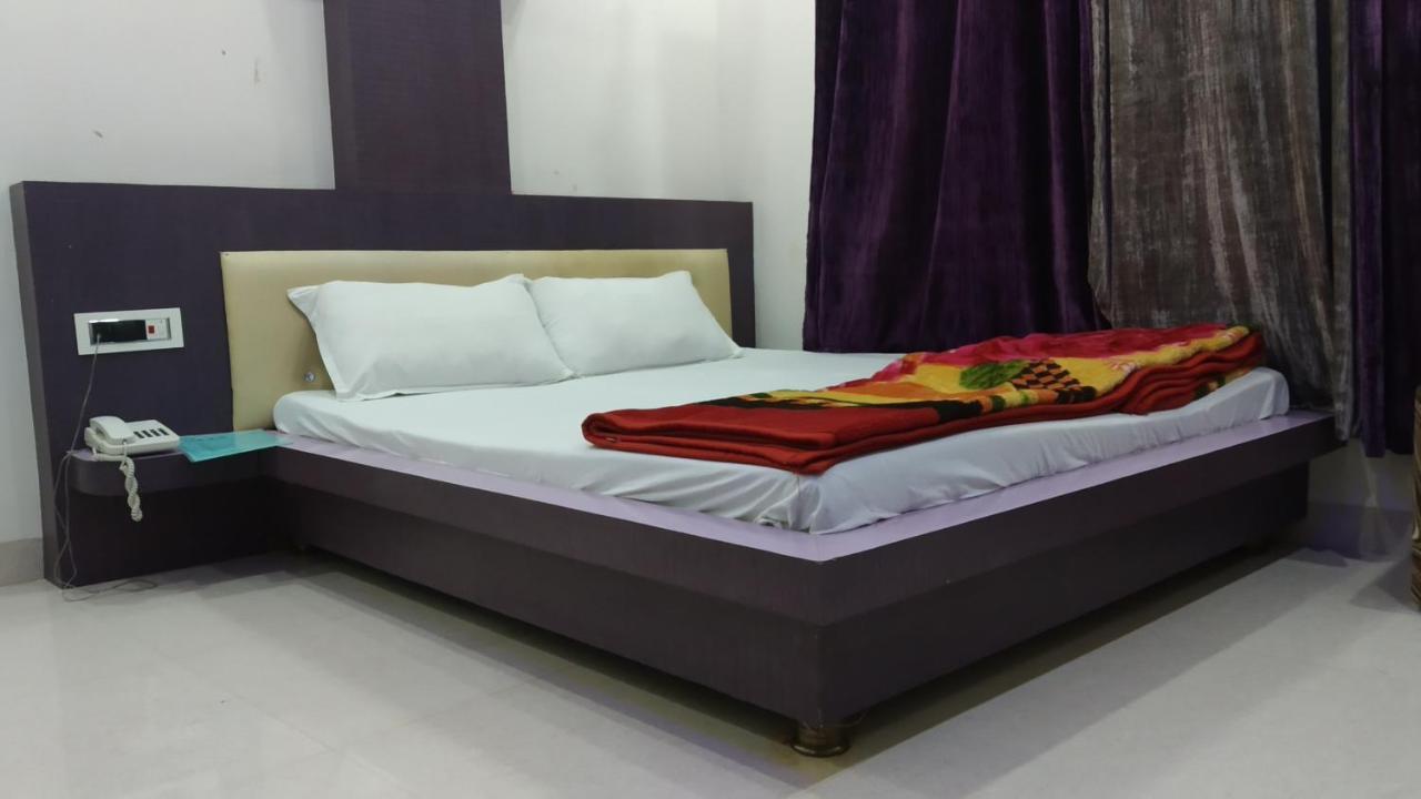Hotel Nikunj Ashta  Exterior photo