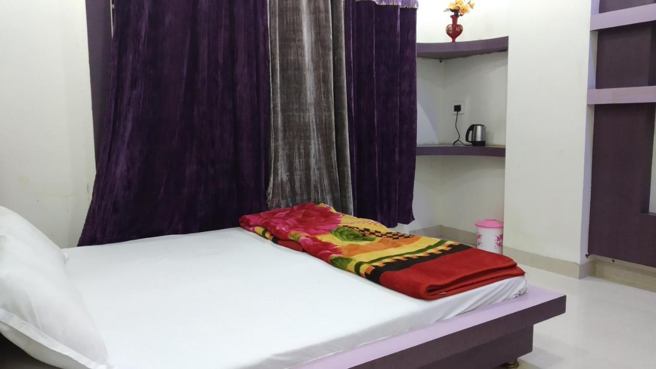 Hotel Nikunj Ashta  Exterior photo